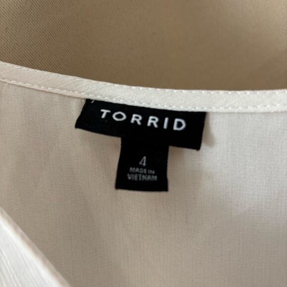 Torrid size 4 Chiffon Ruffled Surplice Crop Top - Picture 3 of 4